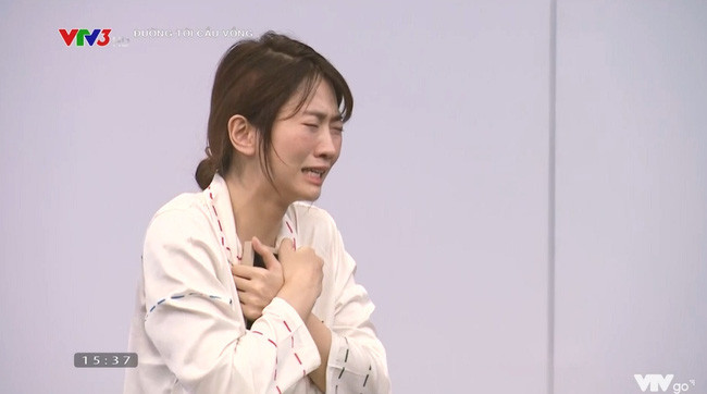 Nhiều thí sinh tới Cầu vồng và phô diễn khả năng khóc trong các tiểu phẩm, tuy nhiên Lê Bống lại đặc biệt thành công khi phần diễn xuất của cô thực sự xúc động và khiến 3 vị HLV đều rưng rưng cảm xúc.