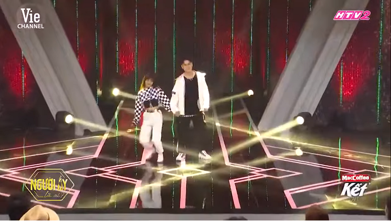 Trước đó, chàng dancer đã từng công khai mối quan hệ với Ciin trên chương trình "Người Ấy Là Ai" qua bài nhảy Yêu 5.