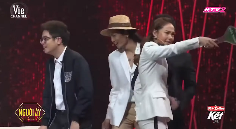 Đến ca sĩ Minh Hằng - người hợp tác cùng nhóm nhảy cũng phải bất ngờ, bởi trong công việc cặp đôi không hề bộc lộ tình cảm.