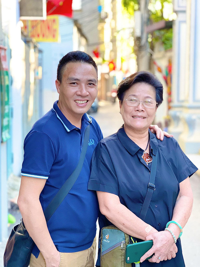 Dười phần bình luận bức ảnh được Hoàng Linh mới đăng tải rằng cô nàng "mùi nịnh nọt", chắc sắp xin sắm đồ hiệu gì đây...