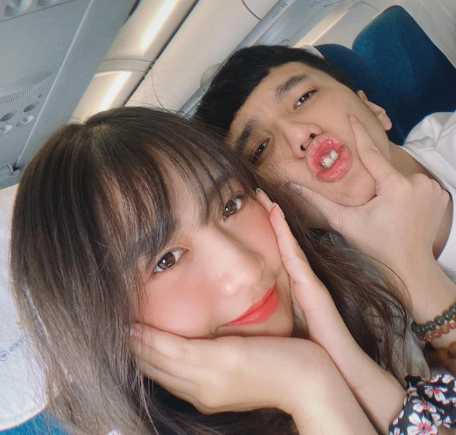 Mặc dù đã công khai, nhưng cặp đôi ít khi chia sẻ chuyện tình cảm lên MXH. Một phần do hot girl trường báo không phải là streamer vậy nên những thông tin về cô nàng cũng khá kín tiếng.