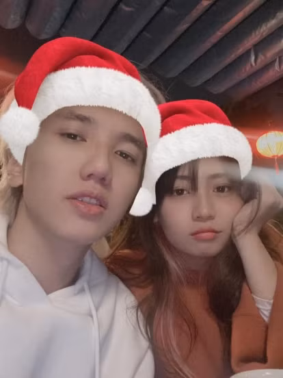 Cả 2 người thường xuyên tương tác qua lại trên mạng xã hội, phát "cẩu lương" khiến người hâm mộ phải ghen tị.