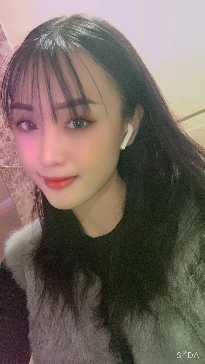 Tuy nhiên, chuyện yêu đương của Bé Chanh và Phạm Linh lại rất kín đáo và không được cả 2 công khai trên MXH. Có tin đồn cho rằng cặp đôi chia tay không hề êm đẹp.