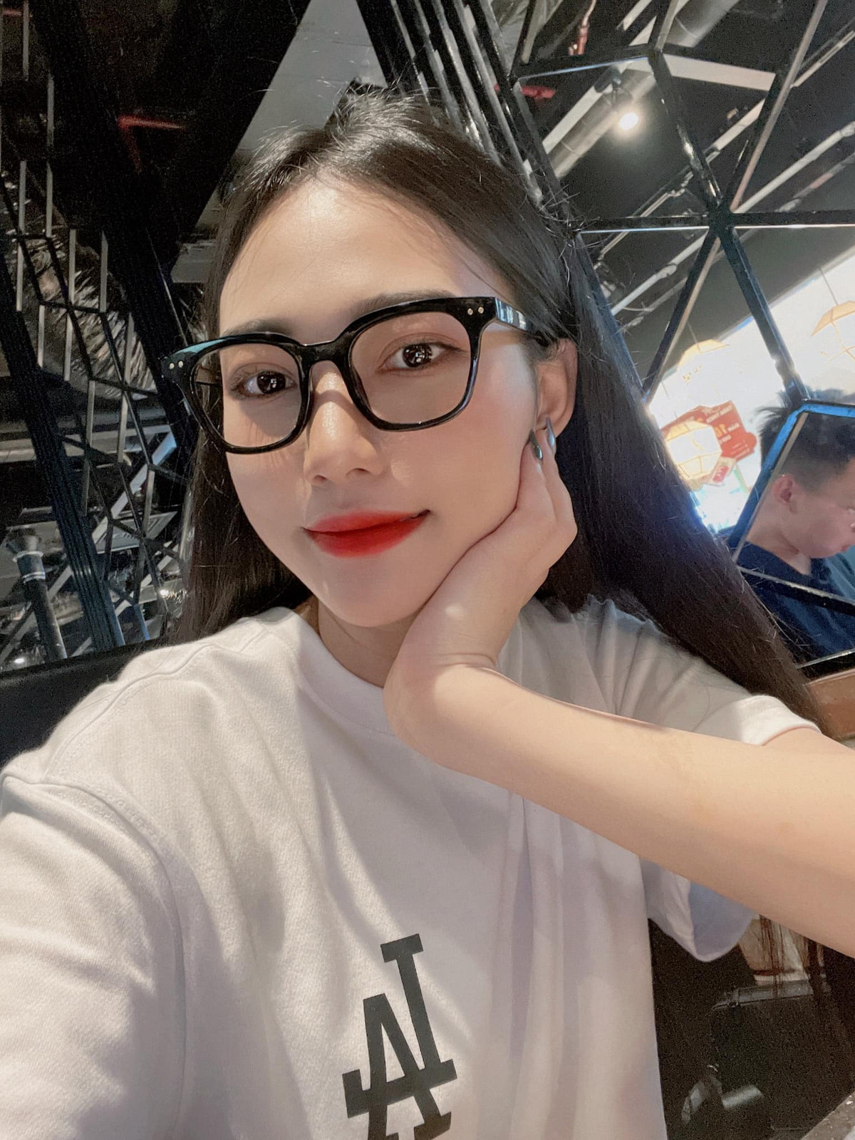 Bước vào đại học là khoảng thời gian Dạ Thảo chăm chút bản thân nhiều nhất. Cô dưỡng da mặt, trị mụn và tắm trắng cơ thể bằng các liệu pháp tự nhiên.