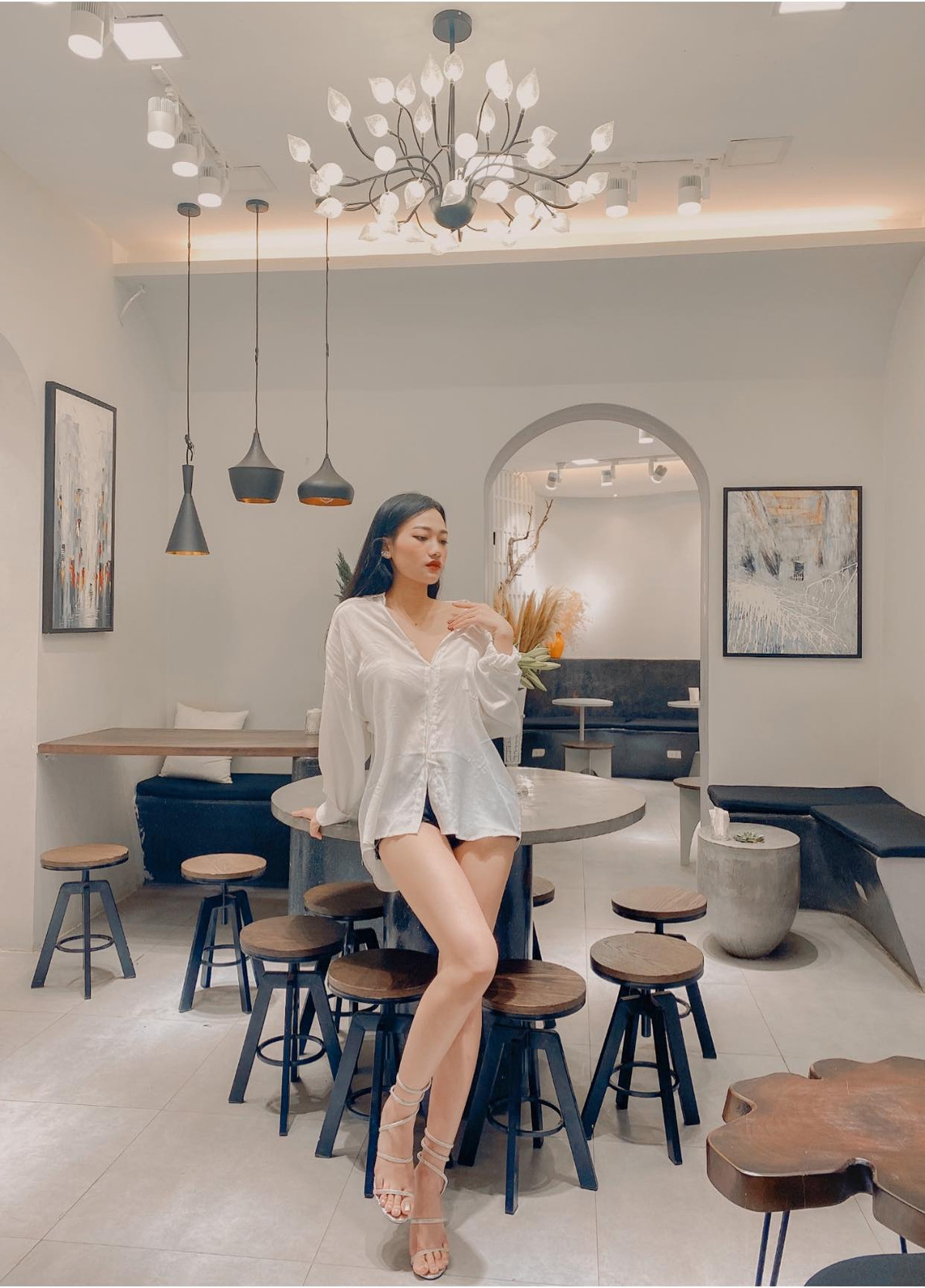 Xinh xắn, đáng yêu có nhiều chàng trai vây quanh nhưng hiện tại Dạ Thảo vẫn chưa có bạn trai. Hiện gái xinh có màn "dậy thì thành công" này muốn tập trung cho việc học và công việc kinh doanh online của mình.