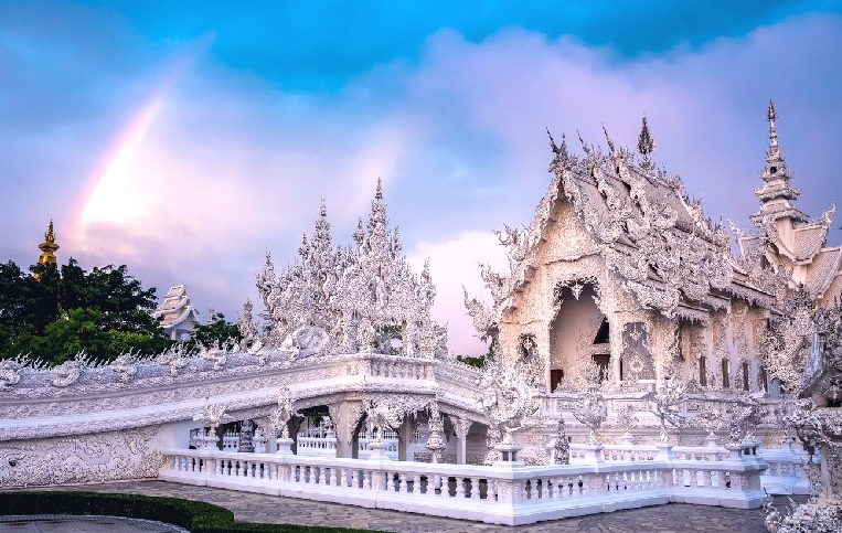 Không chỉ làm xung quanh các thành phố chính với nhịp sống sầm uất ở Thái Lan. Theo chân Tùng Chill, người xem còn được giới thiếu đến những vùng đất đẹp khác ở xứ Chùa Vàng như Chiangmai, Chiang Rai.