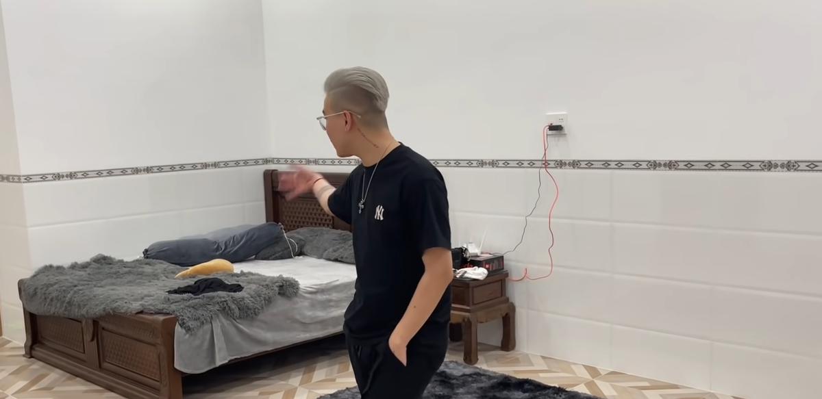 Dù không tiết lộ về giá cả nhưng chỉ nhìn "sương sương" thì đây cũng là một căn nhà đầy hoành tránh và chắc chắn có giá hàng tỷ đồng.