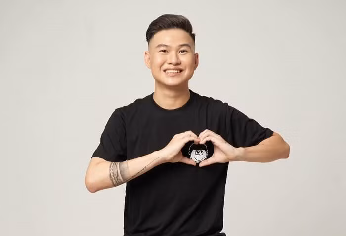 Với sự dìu dắt của Độ Mixi, Rambo dù còn khá trẻ tuổi nhưng gặt hái được vô số thành công với nghề streamer này. Độ viral của anh chàng sinh năm 1996 này chỉ thua kém đúng "bố Độ" trong dàn streamer đình đám của Refund Gaming.