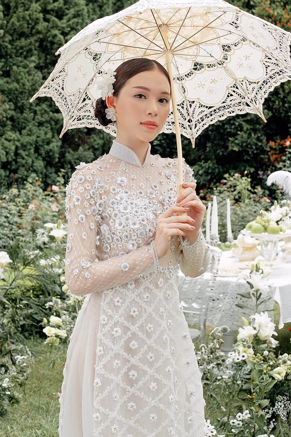 Sau khi có bạn trai, Linh Rin lại lựa chọn những bộ bikini một mảnh kín đáo nhất có thể. Tuy nhiên, không thể phủ nhận rằng dù là đồ bơi hai mảnh hay kín đáo, gái xinh vẫn khoe được nhan sắc xinh đẹp, cuốn hút của mình.