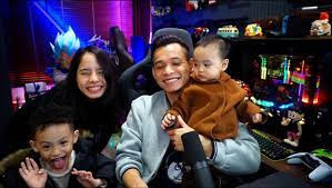 Không thể phủ nhận rằng, sự đáng yêu của Tùng Sói và Cáo Nhu Nhi khiến "Tộc trưởng" Độ Mixi thu hút và "giữ chân" nhiều người hâm mộ. Hai cậu con trai của nam streamer cũng hứa hẹn sẽ là thế hệ idol mới trong tương lai với bệ phóng tên tuổi của bố mẹ.