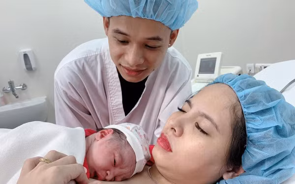 Vốn nổi tiếng là mẫu người đàn ông của gia đình, Độ Mixi rất khéo trong việc phát triển sự nghiệp lẫn chăm chút cho mái ấm nhỏ của mình. Anh chàng đã từng nhiều lần chia sẻ trên sóng trực tiếp rằng: "Gia đình luôn là thứ quan trọng nhất".