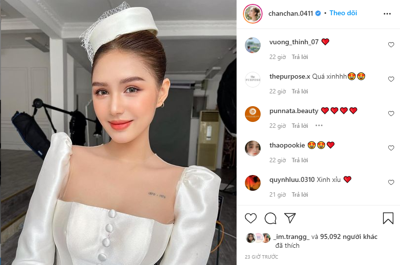 Mới đây, hot girl Xoài Non - vợ của streamer giàu nhất Việt Nam Xemesis đã đang tải lên trang instagram cá nhân của cô về bức ảnh được chụp trong lúc cô nàng đi làm. Điều đáng chú ý ở đây là nhan sắc đẹp hết phần thiên hạ của cô nàng.