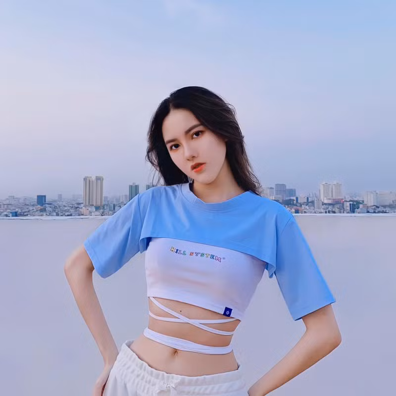 Gần đây, cộng đồng Liên Quân đã hít hà drama "bổ phổi" giữa nữ streamer Mòe 1M77 và cựu tuyển thủ của tựa game này.