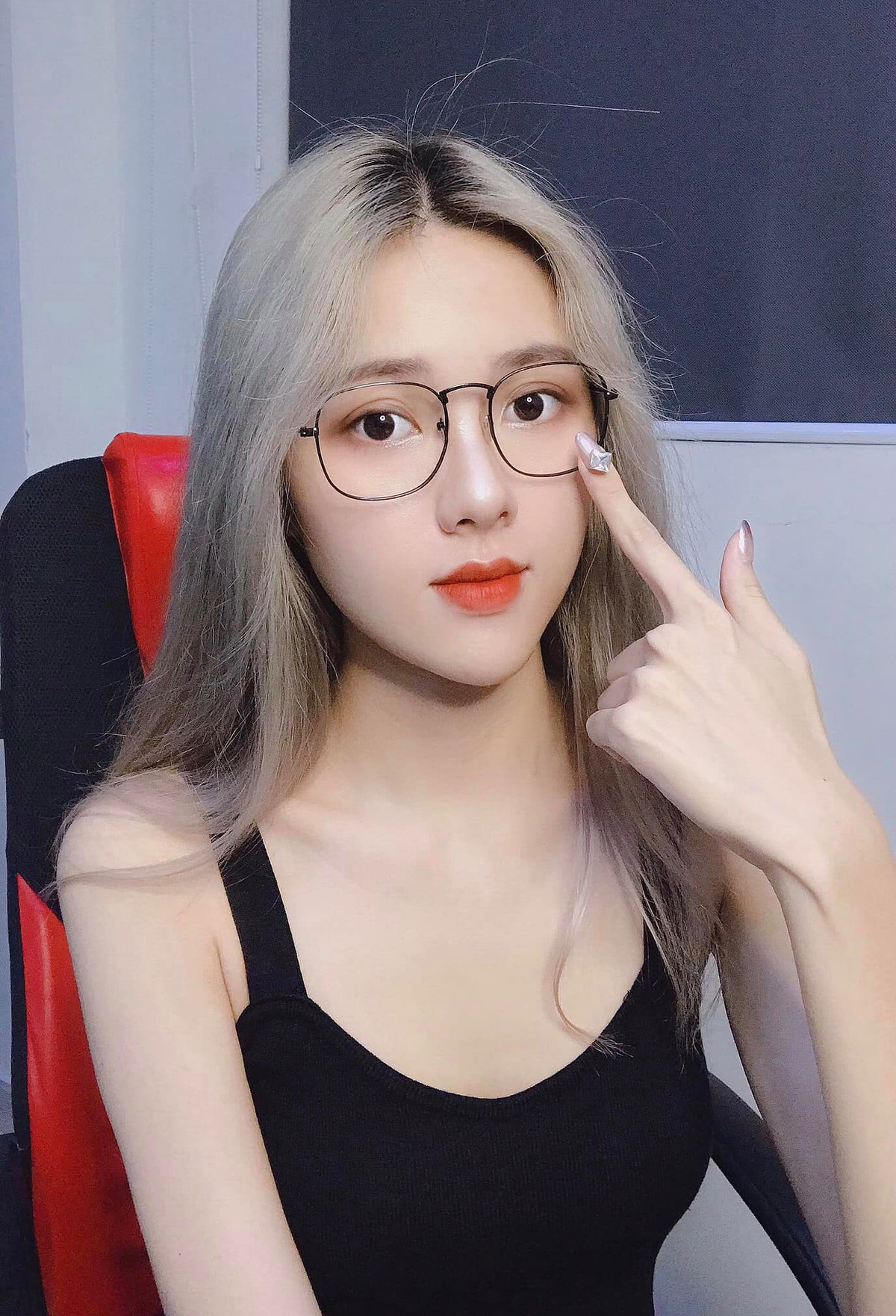 Chia sẻ của Moè 1M77 khiến nhiều chị em phải ganh tỵ bởi việc ” ăn mãi không béo ” luôn là mơ ước của nhiều cô nàng hiện nay khi muốn sở hữu body vạn người mê.