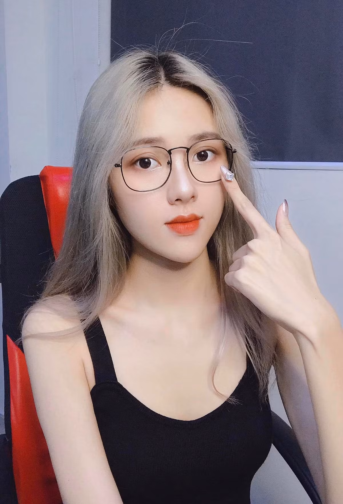 Chia sẻ của Moè 1M77 khiến nhiều chị em phải ganh tỵ bởi việc ” ăn mãi không béo ” luôn là mơ ước của nhiều cô nàng hiện nay khi muốn sở hữu body vạn người mê.