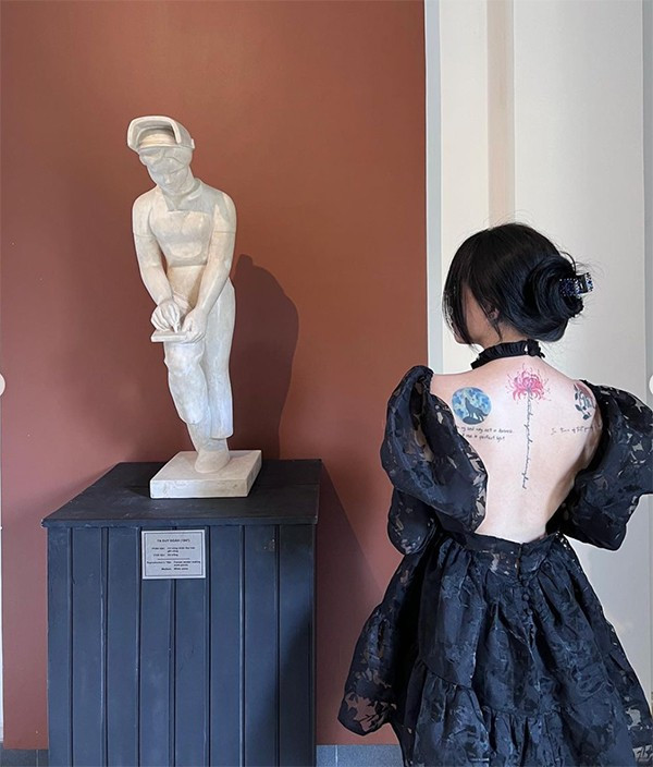 Mới đây, Linh Ngọc Đàm đốn tim netizen khi tung bộ ảnh "hót hòn họt".