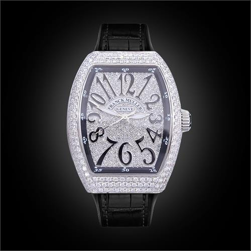 Mẫu đồng hồ Franck Muller Vanguard V32, được đính những viên kim cương và có giá khoảng 150 triệu đồng.