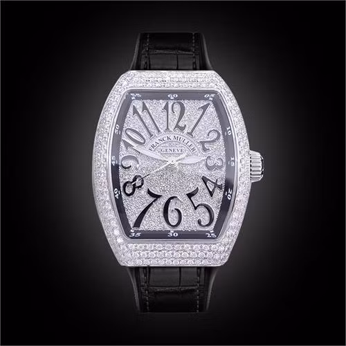 Mẫu đồng hồ Franck Muller Vanguard V32, được đính những viên kim cương và có giá khoảng 150 triệu đồng.
