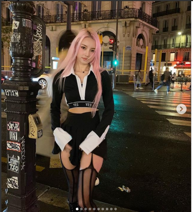 Cô nàng thường xuyên diện váy body ôm sát cơ thể để lộ đường cong 3 vòng nóng bỏng.