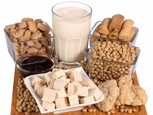 Đậu nành. Đậu nành chứa hợp chất gọi là phytoestrogen, một loại estrogen tự nhiên giúp ngăn ngừa sự phát triển của u xơ tử cung.