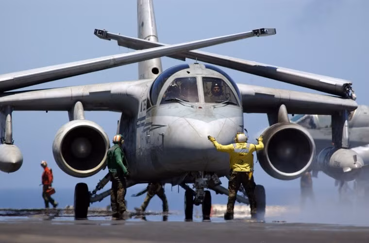 Các máy bay S-3 đều có khả năng gấp cánh để hoạt động tốt trên tàu sân bay, trang bị hai động cơ phản lực TF34 cho tốc độ tối đa 828km/h ở trần bay cao 6.100m, trong khi ở độ cao thấp là 795km/h, tốc độ trung bình 650km/h, bán kính chiến đấu lên tới 853km.