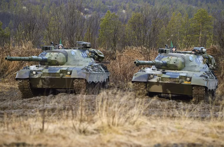 Khoảng 6.500 chiếc xe tăng Leopard 1 đã được sản xuất từ năm 1965 và xuất khẩu tới hàng chục quốc gia trên thế giới, gồm cả quốc gia ở châu Âu. Leopard 1 trở thành mẫu xe tăng bán chạy nhất trong lịch sử xe tăng Đức.