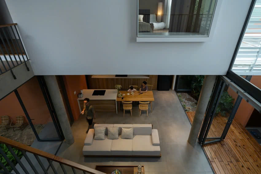 Bếp ăn là nơi gia đình cùng nhau nấu ăn, trò chuyện và chăm sóc con cái, thắt chặt sự liên kết của các thành viên.