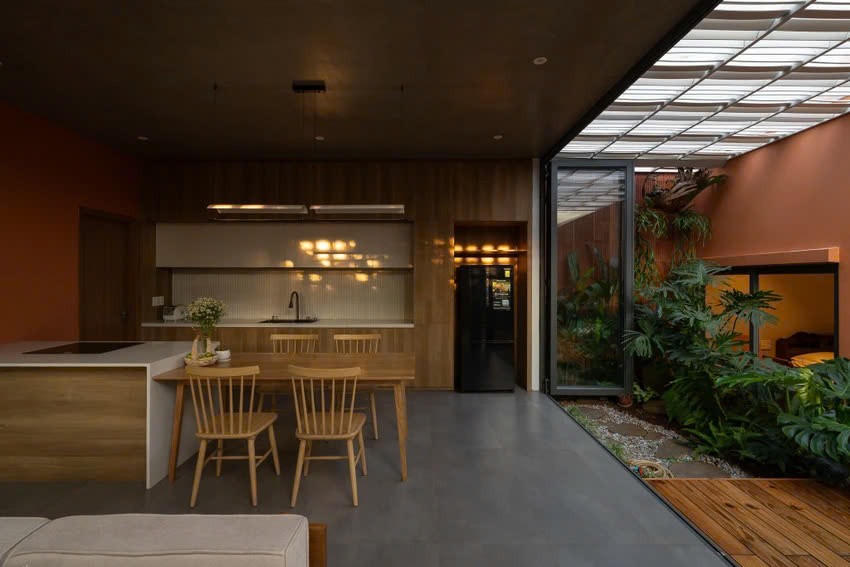 Khối nhà mới là các không gian sinh hoạt chung và phòng ngủ cho các thành viên.