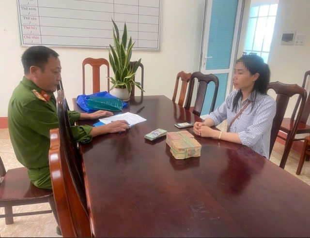 Nguoi phu nu nhan lai 320 trieu dong sau khi chuyen khoan nham