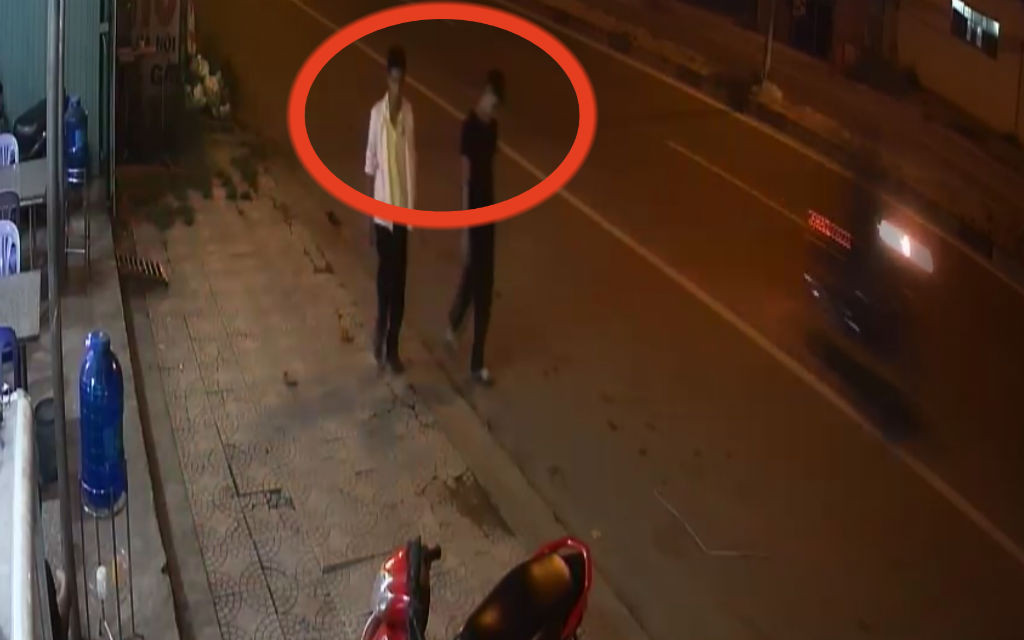 Can mat 2 nghi can sat hai tai xe GrabBike cuop xe-Hinh-2