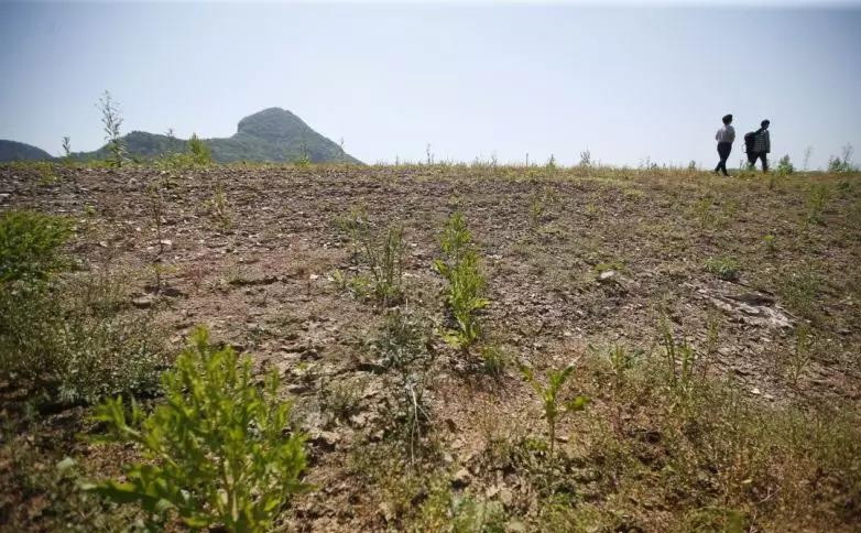 Khi các chuyên gia tới nơi, họ phát hiện mặc dù rất khó để thấy lại dáng vẻ của ngôi làng cổ vài thập kỷ trước, thế nhưng các bức tường, các thềm đá, các di tích cổ có liên kết với mỏ bạc cổ Mông Sơn vẫn hiện hữu.