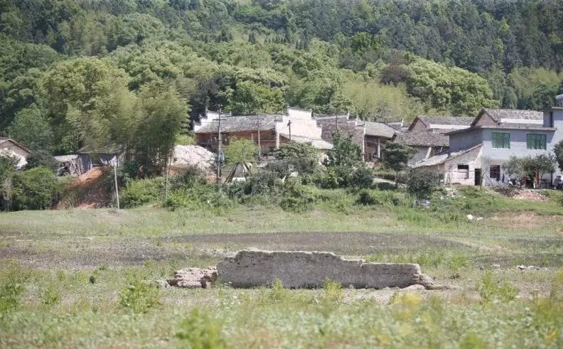 Qua giám định sơ bộ, những bức tường cổ ở thôn làng bị chôn vùi dưới nước đều đã có từ thời Tống, Nguyên.