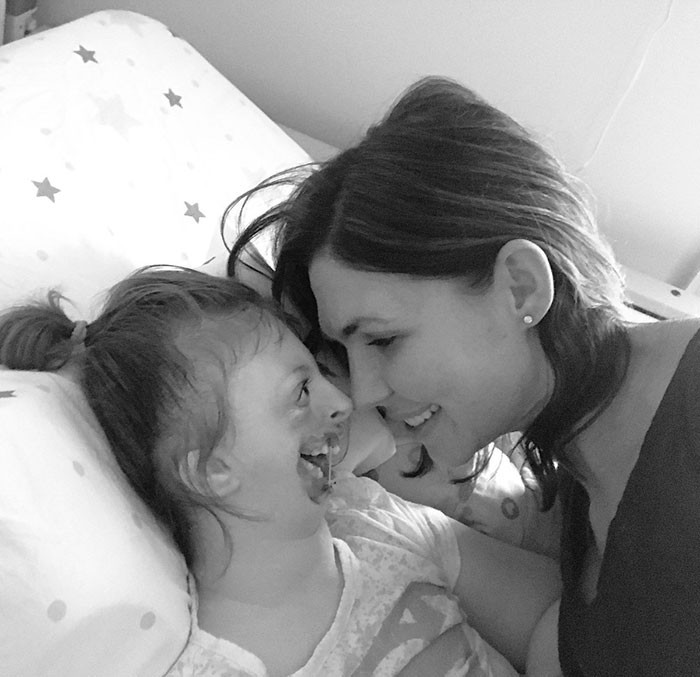 Sau khoảng hơn 1 tuần, cuối cùng mọi nỗ lực của cô Natalie cũng thành công. Đội ngũ quản trị Twitter đã phải xin lỗi, xóa bài đăng xúc phạm đến bé Sophia, ngưng hoạt động tài khoản của kẻ xúc phạm và bổ sung, sửa đổi chính sách hoạt động của mình.