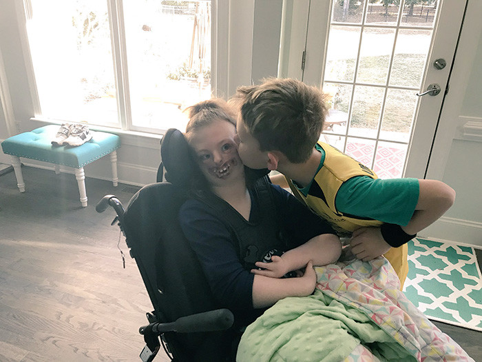 Sự việc vẫn chưa dừng lại ở đó, khi thấy những hình ảnh của Sophia lan truyền trên mạng, một người nào đó đã đăng tải lại lên Twitter với dòng trạng thái: "Có thể bạn nghĩ rằng trẻ em đều quan trọng, thế nhưng nếu kiểm tra sức khỏe thai nhi đúng thời điểm và bỏ đi đúng lúc, tất cả những gì phát sinh chỉ là vài tờ hóa đơn".