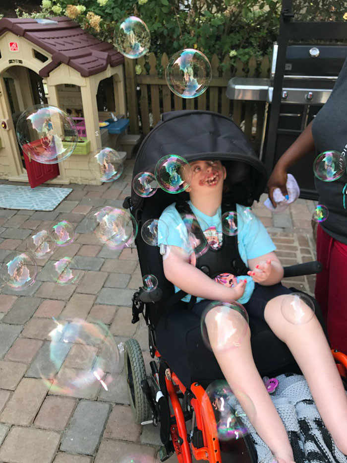 Đến tháng 1 năm nay, khi mọi việc đã đi quá xa, cô Natalie quyết tâm vận động mọi người và nhờ một kênh truyền thông địa phương đưa tin để gây áp lực với đội ngũ quản trị Twitter, mong họ gỡ bài đăng đó.