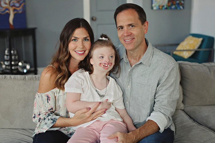 Đến khi lên một tuổi, Sophia lại tiếp tục bị chẩn đoán mắc phải hội chứng Rett, một hội chứng rối loạn về não, khiến chức năng ngôn ngữ và vận động của trẻ bị ảnh hưởng vĩnh viễn.Sophia không thể làm được gì, cần sự giúp đỡ của cha mẹ 24/7.