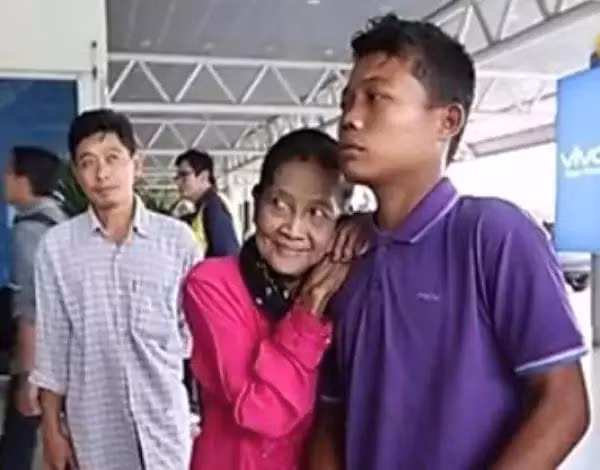 Không chỉ thế, cậu ta còn không cho vợ đến nhà thờ đạo Hồi trong thôn để sinh hoạt, khiến người vợ 71 tuổi cực kỳ tức giận.