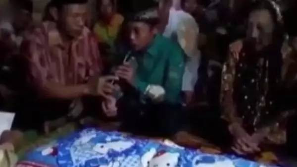 Về phía người vợ, bà cho biết, ngoài chuyện bị nhốt, bình thường tình cảm của hai người vẫn rất tốt, khi chồng trẻ ở nhà, bà cũng không bị hạn chế tự do thân thể. Hai người thậm chí còn có kế hoạch sinh 2 người con trai.