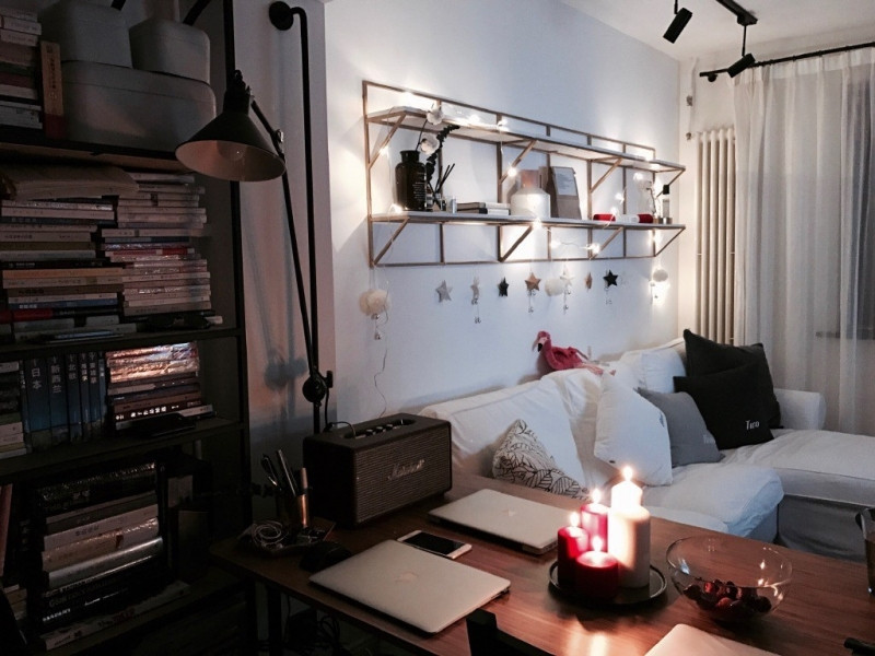 Theo Allen và Jacob, chỉ cần dành nhiều thời gian, tâm sức và công sức, mọi người có thể biến một ngôi nhà cũ kỹ thành một ngôi nhà lãng mạn và ấm cúng. Ngay cả khi bạn không thể mua một ngôi nhà cao cấp, bạn vẫn có thể sống một cuộc sống cao cấp theo ý thích của bạn. Mời quý vị xem video: Ngôi nhà 15m2 có đến 23 nhân khẩu