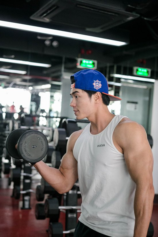 Goc khuat phong gym qua loi ke huan luyen vien dien trai-Hinh-7