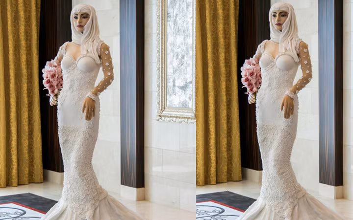 Khoảng 5.000 bông hoa được đính trên chiếc váy. (Ảnh: Harpersbazaararabia)