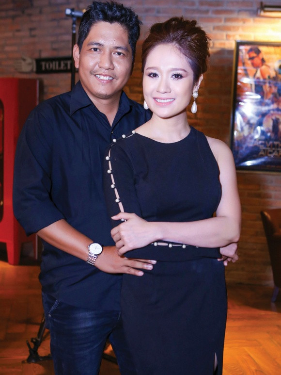 Thanh Thúy và Đức Thịnh hạnh phúc mặc tin đồn rạn nứt tình cảm.