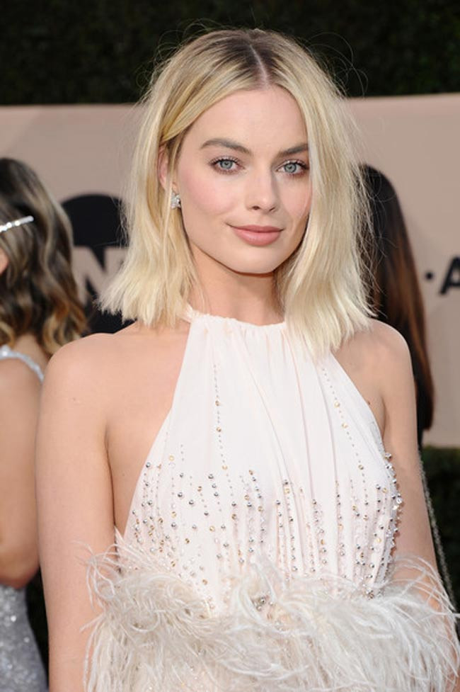 Thực tế điều này xảy ra với nhiều người chứ không riêng gì Robbie. Trong sữa bò có androgen và IGF-1 gây hình thành mụn. Không chỉ thế trong sữa còn có chất gây tăng cân.