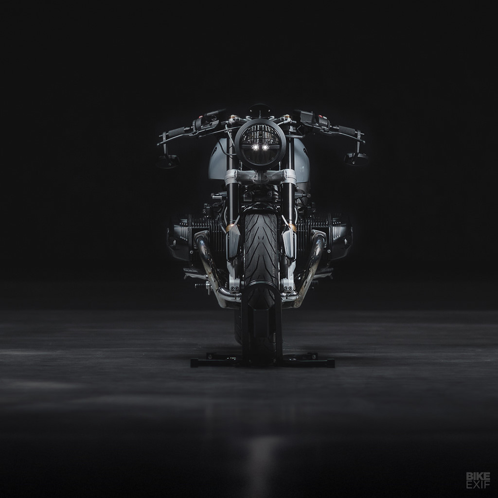 Nico đặt tên nó là “Falcon”, loài chim ưng mạnh mẽ. “Khi nhìn từ trên xuống, phần động cơ 2 bên như cánh chim”, Nico mô tả.