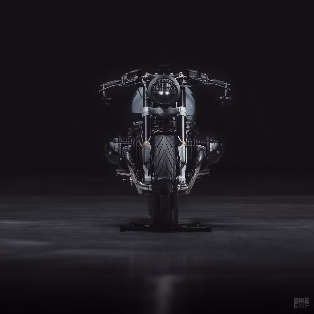 Nico đặt tên nó là “Falcon”, loài chim ưng mạnh mẽ. “Khi nhìn từ trên xuống, phần động cơ 2 bên như cánh chim”, Nico mô tả.