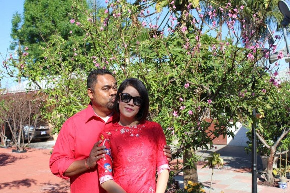 Thu Phương và ông xã tình cảm như lúc mới yêu.