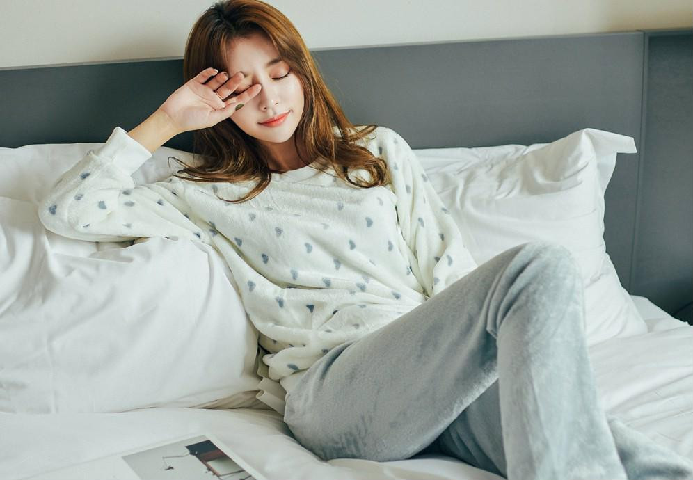 Phụ nữ hãy san sẻ gánh nặng cơm áo gạo tiền cùng chồng - Ảnh minh họa: Internet