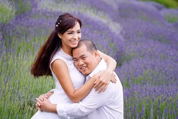 Cặp đôi thường "hâm nóng" tình cảm bằng cách đi du lịch.