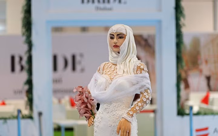 Đây là chiếc bánh cưới trị giá 1 triệu USD (hơn 22 tỷ đồng) vừa được trình làng ở Dubai. (Ảnh: Arabnews)