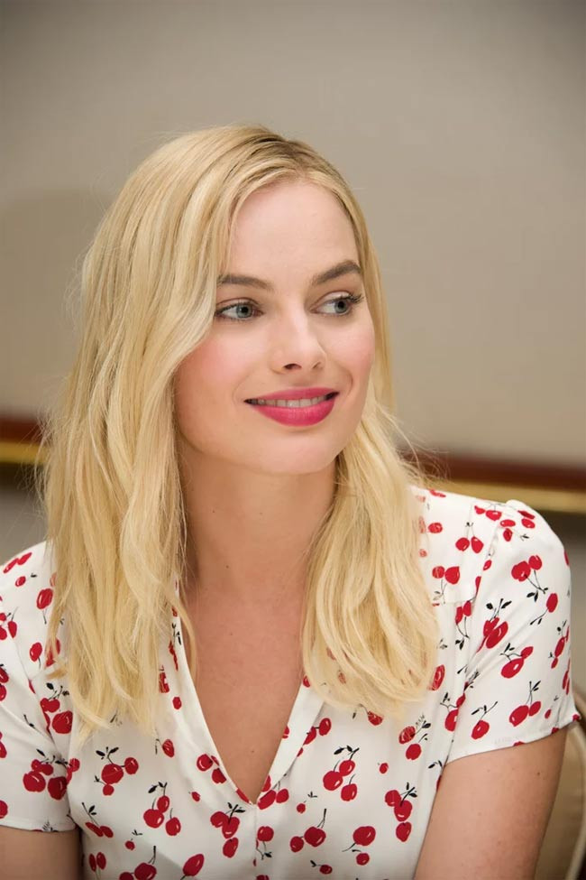 Nhan sắc của Margot Robbie được ca ngợi là hoàn hảo, giúp cô xuất sắc hóa thân trong nhiều dạng nhân vật có ngoại hình nổi bật.
